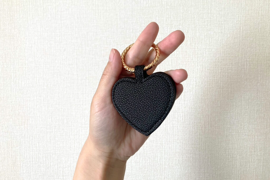 ブラックハートのハットクリップ