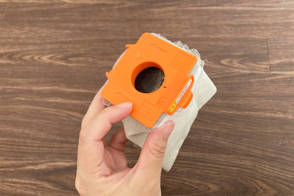 ダストバッグに蓋をかぶせる